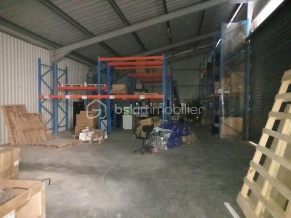 Local d activites de 1 485 m²