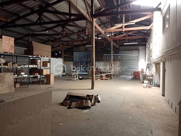 Local d activites de 1 485 m²