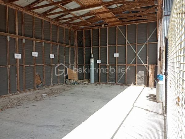 Local d activites de 1 485 m²