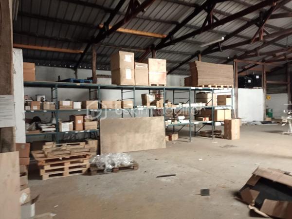 Local d activites de 1 485 m²