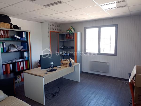 Local d activites de 1 485 m²
