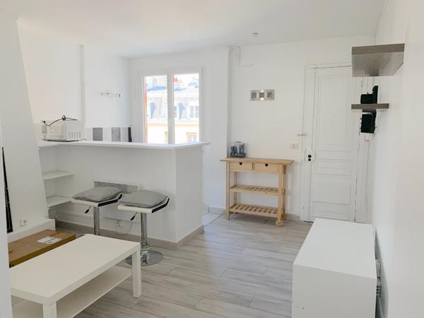 Charmant appartement 2 pièces à louer au 5ème étage à Paris