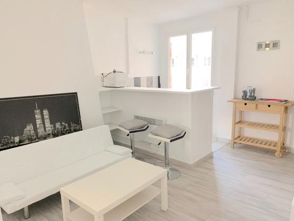 Charmant appartement 2 pièces à louer au 5ème étage à Paris