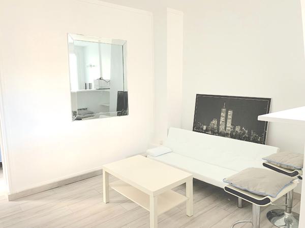 Charmant appartement 2 pièces à louer au 5ème étage à Paris
