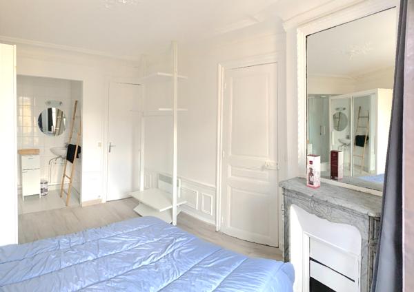 Charmant appartement 2 pièces à louer au 5ème étage à Paris