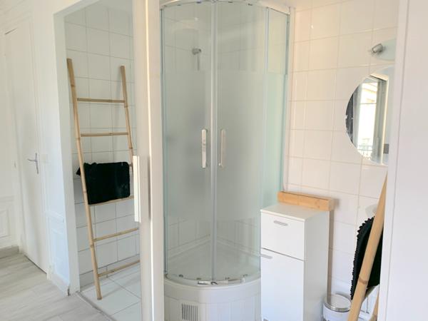 Charmant appartement 2 pièces à louer au 5ème étage à Paris