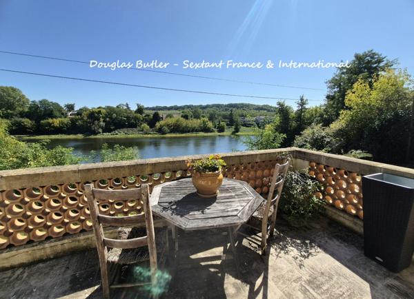 Elegante propriete avec parc et piscine, vue sue la Dordogne
