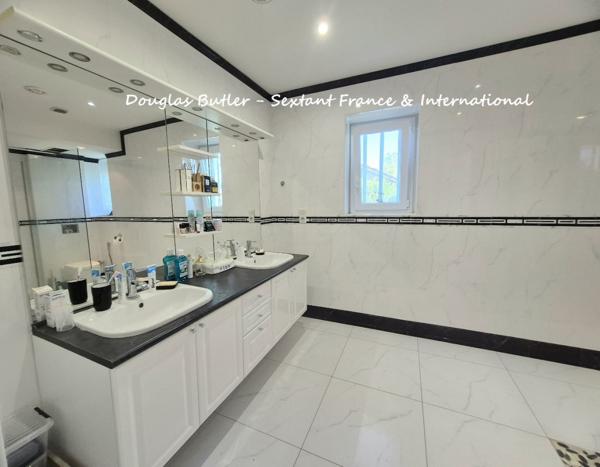 Elegante propriete avec parc et piscine, vue sue la Dordogne