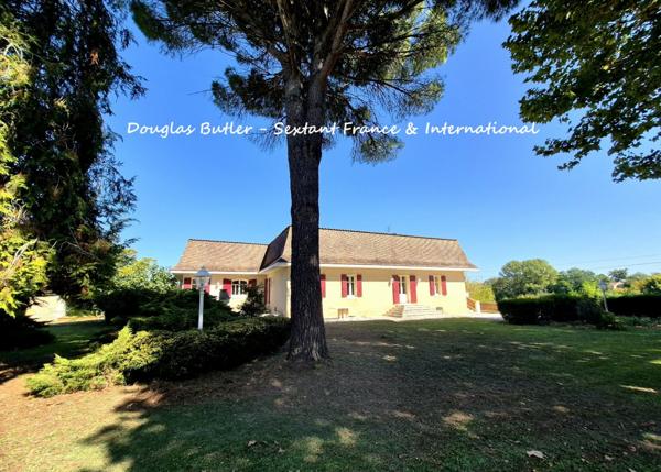 Elegante propriete avec parc et piscine, vue sue la Dordogne