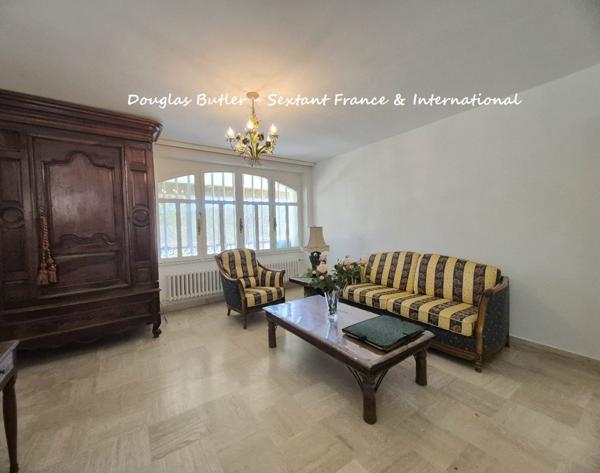 Elegante propriete avec parc et piscine, vue sue la Dordogne