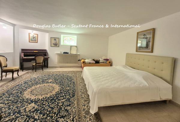 Elegante propriete avec parc et piscine, vue sue la Dordogne