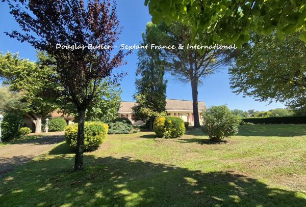 Elegante propriete avec parc et piscine, vue sue la Dordogne
