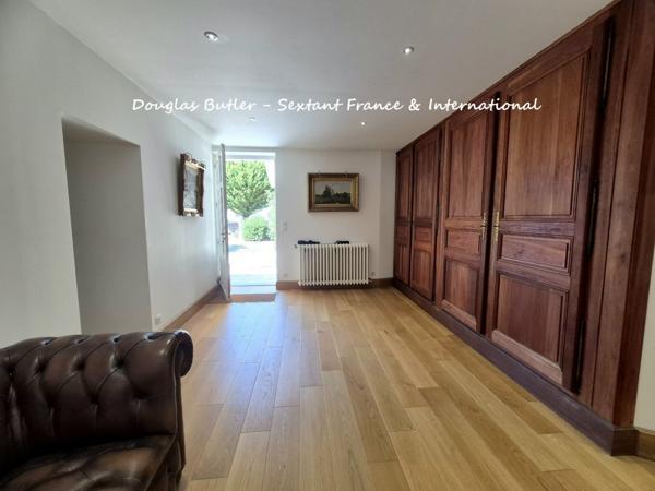 Elegante propriete avec parc et piscine, vue sue la Dordogne