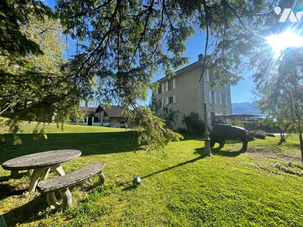 Maison maître 260 m², terrain arboré de 4925 m², piscine,dépdces.DPE D/D. Avec revenu locatif poss.