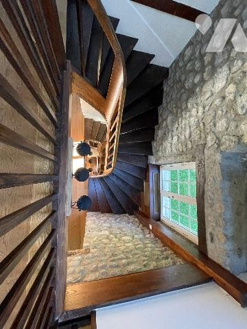 Maison de maître 260 m² rénovée, vaste terrain arboré de 4 925 m², piscine et dépendances.  DPE D/D.