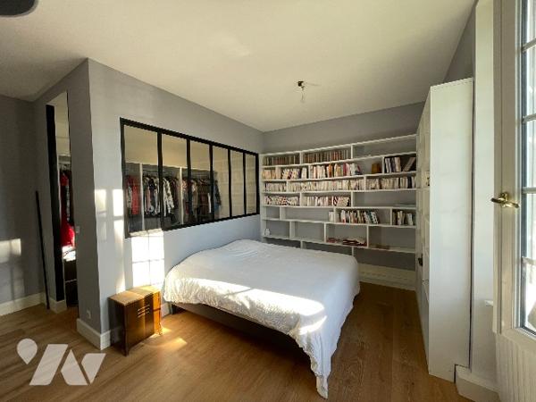 Maison de maître 260 m² rénovée, vaste terrain arboré de 4 925 m², piscine et dépendances.  DPE D/D.