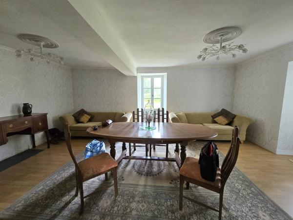 Vaste propriété familiale de caractère