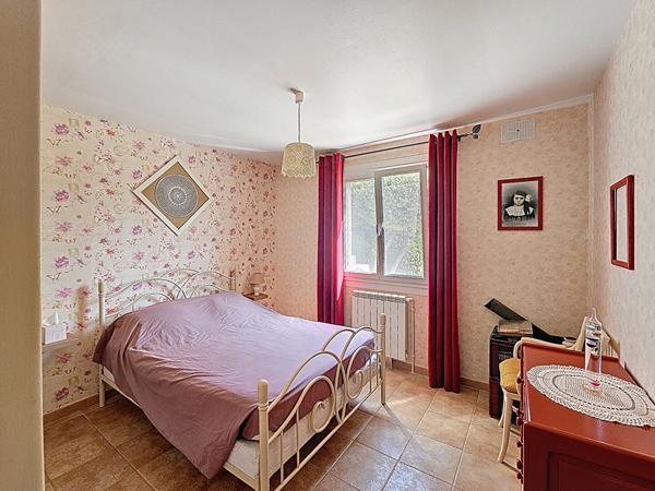 Maison Saint Maximin la Sainte Baume 146m2 avec garage et piscine et dépendances.