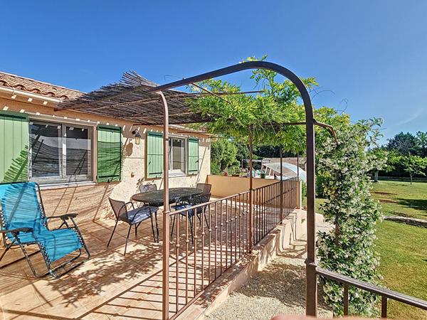 Maison Saint Maximin la Sainte Baume 146m2 avec garage et piscine et dépendances.