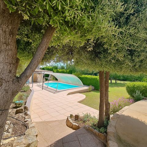 Maison Saint Maximin la Sainte Baume 146m2 avec garage et piscine et dépendances.