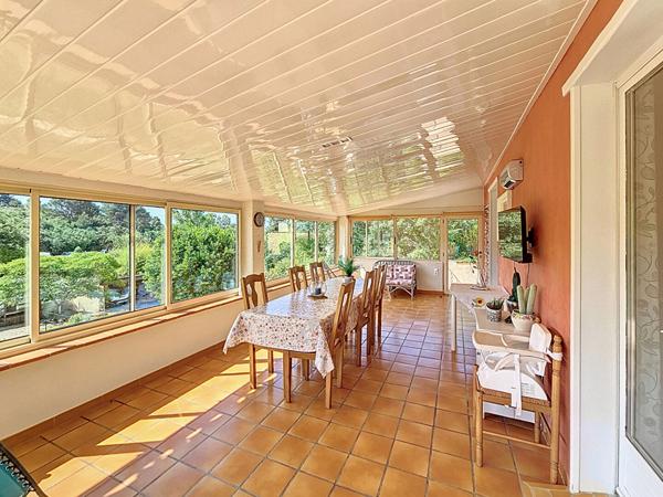 Maison Saint Maximin la Sainte Baume 146m2 avec garage et piscine et dépendances.