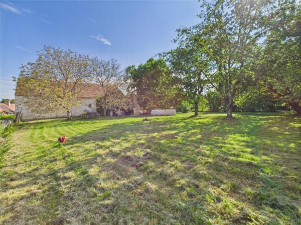 Tronsanges (58400) À Vendre – Maison de charme à Tronsanges