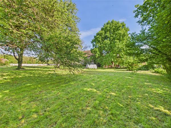 Tronsanges (58400) À Vendre – Maison de charme à Tronsanges