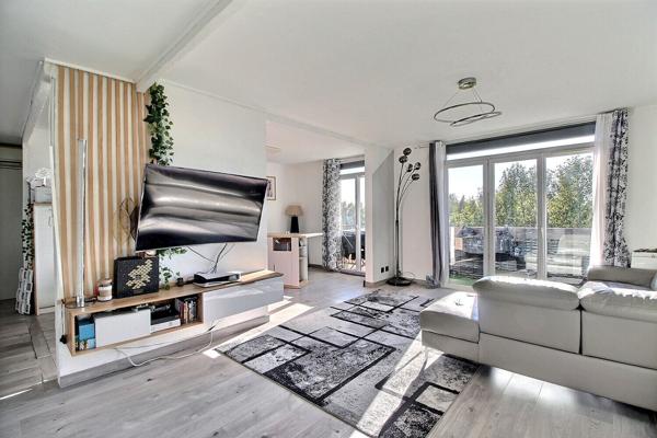 MARIGNANE- Appartement 5 pièce(s) d'une surface de 95 m2 avec terrasse et place de parking.