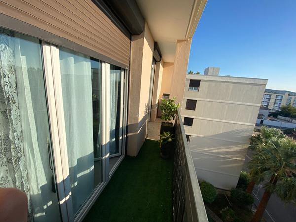 MARIGNANE- Appartement 5 pièce(s) d'une surface de 95 m2 avec terrasse et place de parking.