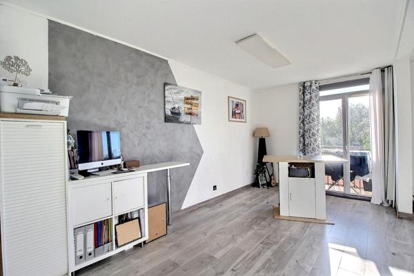 MARIGNANE- Appartement 5 pièce(s) d'une surface de 95 m2 avec terrasse et place de parking.