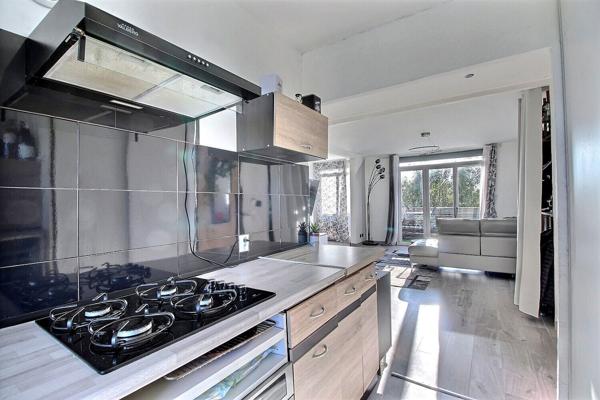 MARIGNANE- Appartement 5 pièce(s) d'une surface de 95 m2 avec terrasse et place de parking.