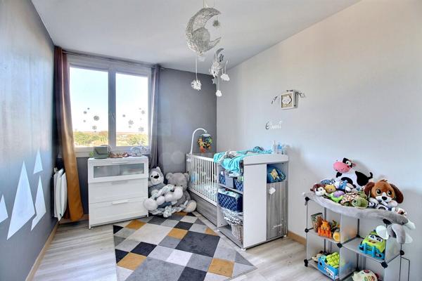 MARIGNANE- Appartement 5 pièce(s) d'une surface de 95 m2 avec terrasse et place de parking.