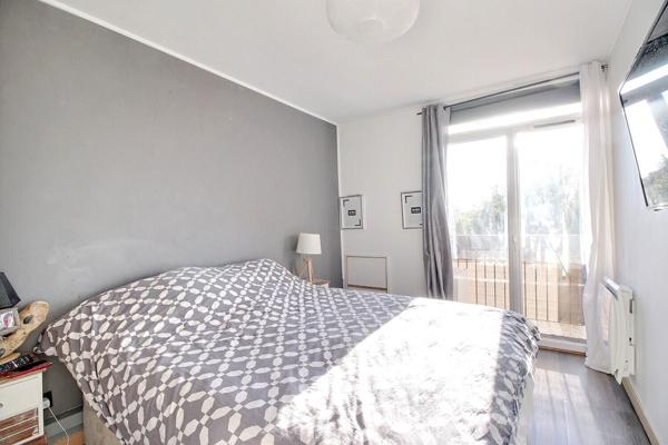 MARIGNANE- Appartement 5 pièce(s) d'une surface de 95 m2 avec terrasse et place de parking.