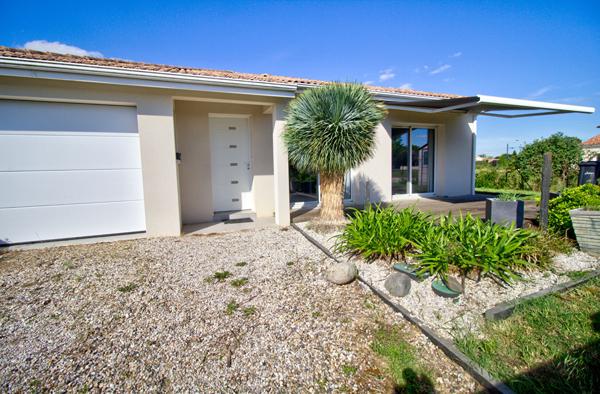 ESTILLAC - Maison de plain pied sur la commune d'Estillac de 100 m2 composée de 3 chambres, jardin et garage dans quartier calme et recherché