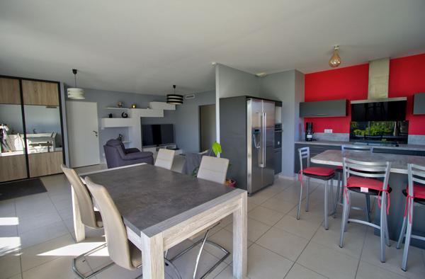 ESTILLAC - Maison de plain pied sur la commune d'Estillac de 100 m2 composée de 3 chambres, jardin et garage dans quartier calme et recherché