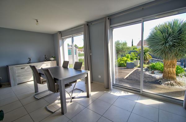 ESTILLAC - Maison de plain pied sur la commune d'Estillac de 100 m2 composée de 3 chambres, jardin et garage dans quartier calme et recherché
