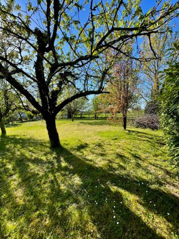 Terrain constructible 820 m² – Saint-Étienne-de-Tulmont (82410)