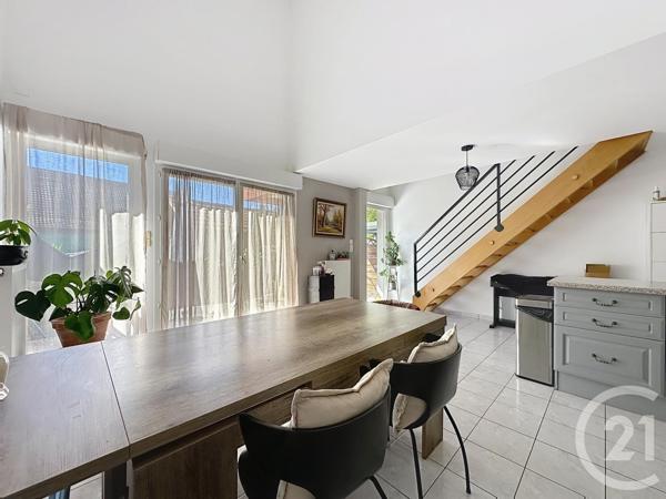 Appartement F3 à vendre  4 pièces - 67,82 m2 GRAND CHARMONT - 25