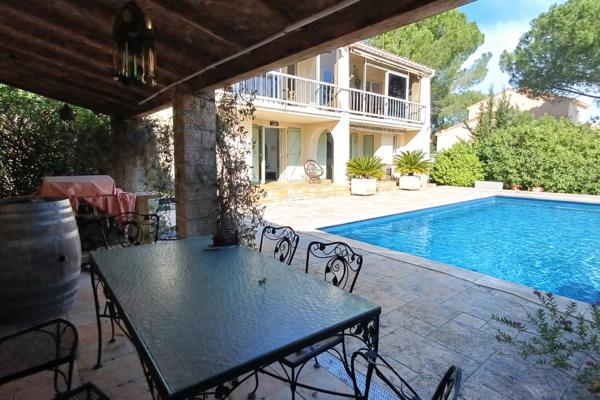 Ouveillan (11590) COUP DE CŒUR – Maison 210 m² – Vue dégagée – Piscine – Terrain arboré