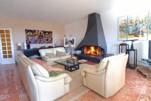 Ouveillan (11590) COUP DE CŒUR – Maison 210 m² – Vue dégagée – Piscine – Terrain arboré