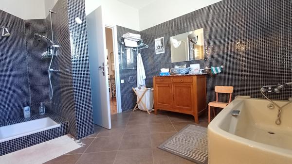 Ouveillan (11590) COUP DE CŒUR – Maison 210 m² – Vue dégagée – Piscine – Terrain arboré