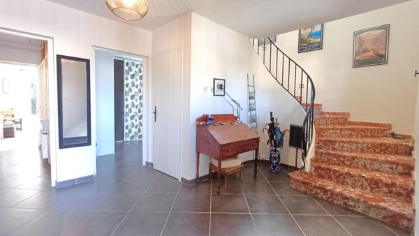 Ouveillan (11590) COUP DE CŒUR – Maison 210 m² – Vue dégagée – Piscine – Terrain arboré