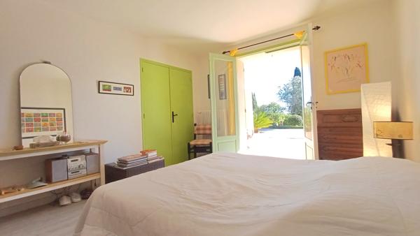 Ouveillan (11590) COUP DE CŒUR – Maison 210 m² – Vue dégagée – Piscine – Terrain arboré