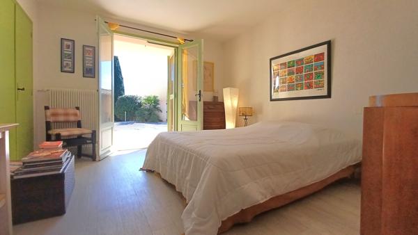 Ouveillan (11590) COUP DE CŒUR – Maison 210 m² – Vue dégagée – Piscine – Terrain arboré