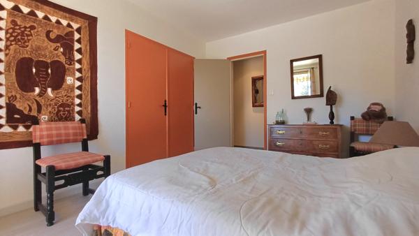 Ouveillan (11590) COUP DE CŒUR – Maison 210 m² – Vue dégagée – Piscine – Terrain arboré