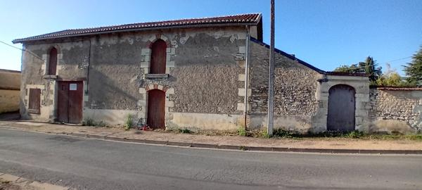 À vendre - Maison ancienne, 3 pièces située à Richelieu (37120)