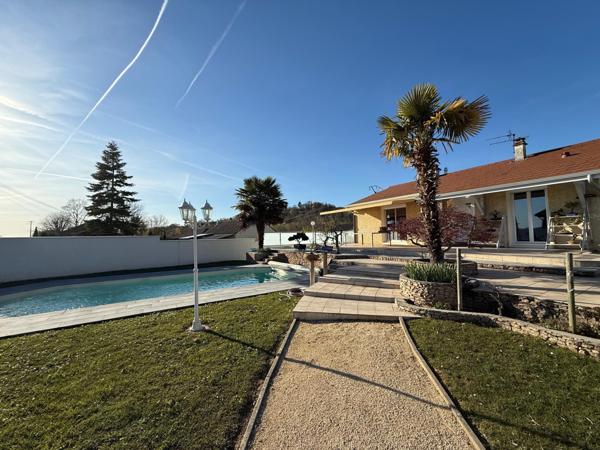 Maison rénovée avec piscine à Saint-Hilaire