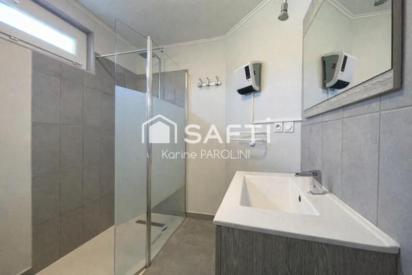 Maison rénovée avec piscine à Saint-Hilaire