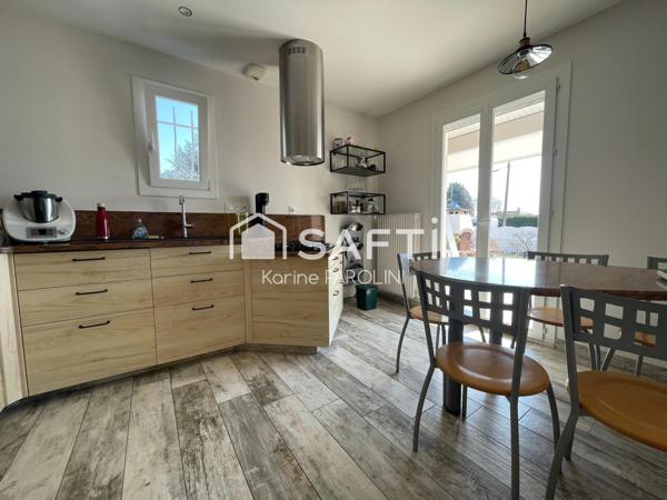 Maison rénovée avec piscine à Saint-Hilaire