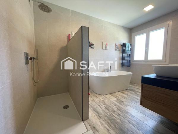 Maison rénovée avec piscine à Saint-Hilaire